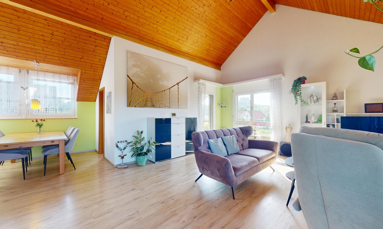 Bright 4.5-Room Penthouse with Balcony & Unobstructed Views - 0