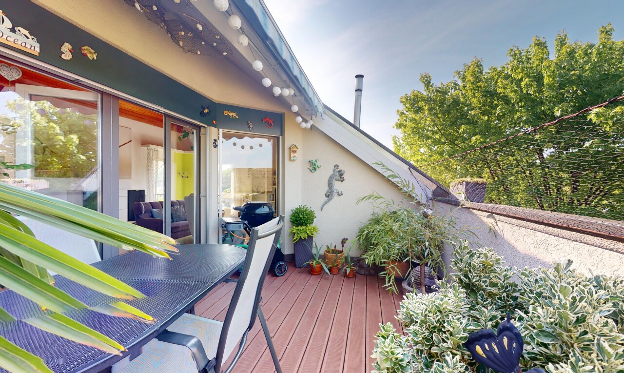Bright 4.5-Room Penthouse with Balcony & Unobstructed Views - 4