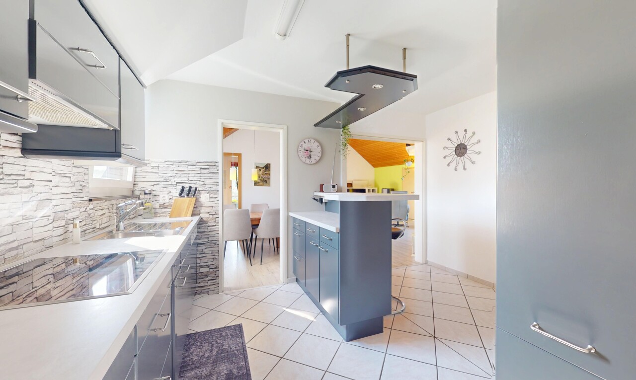Bright 4.5-Room Penthouse with Balcony & Unobstructed Views - 7