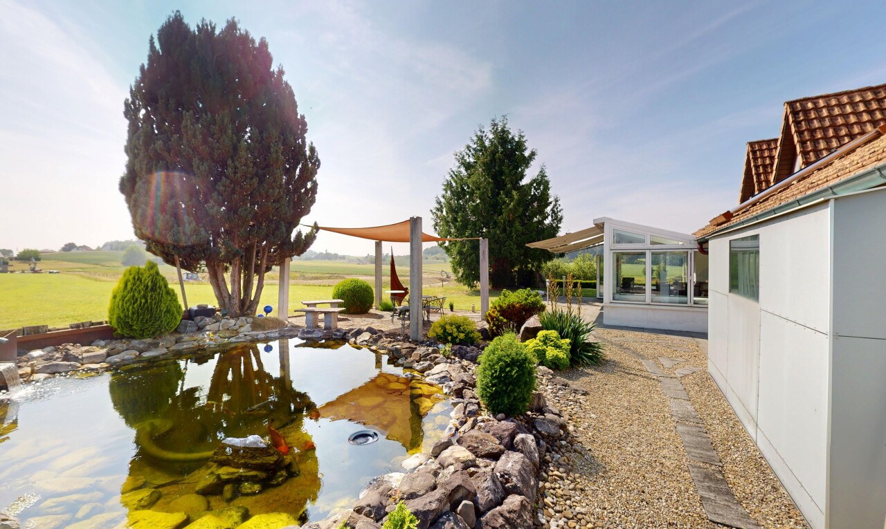 Wunderschönes EFH mit 250m2 Wohnfläche, Pool, Spa und Wintergarten - 1