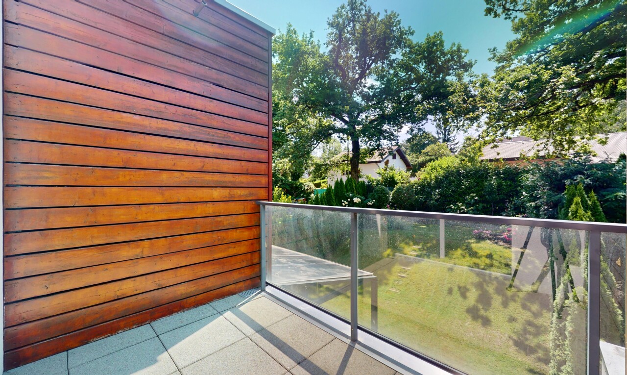 Beautiful Semi-Detached House with Garden, Ideally Located - 10