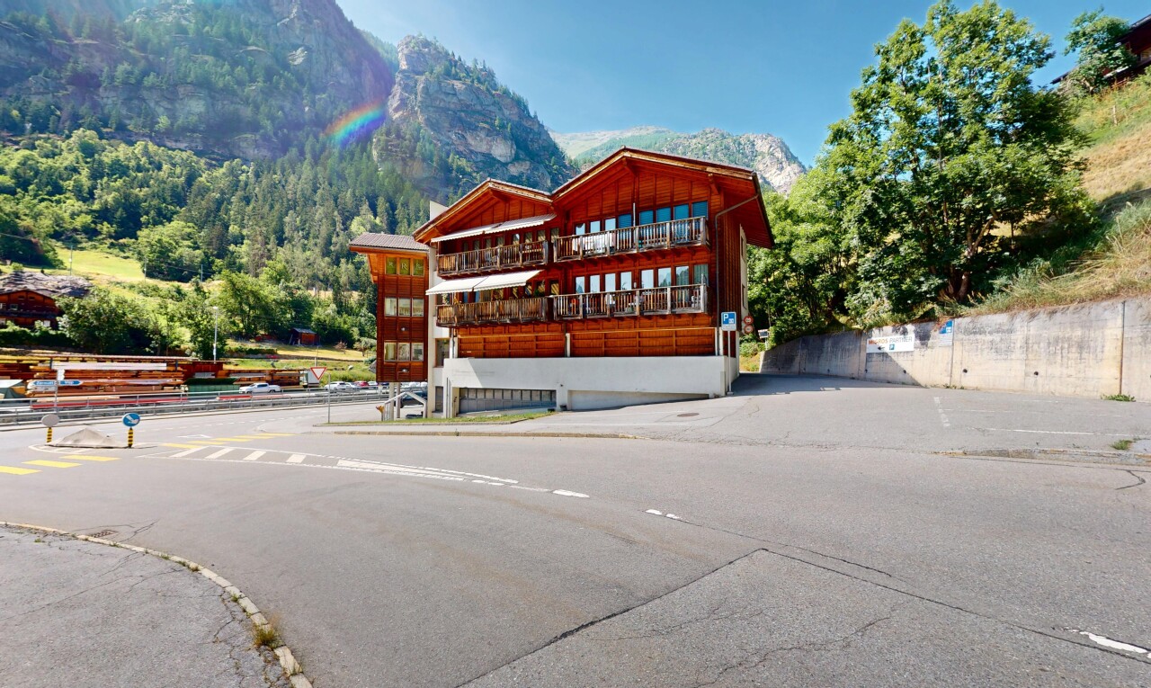 Bright 4.5-Room Apartment with Mountain View - 0