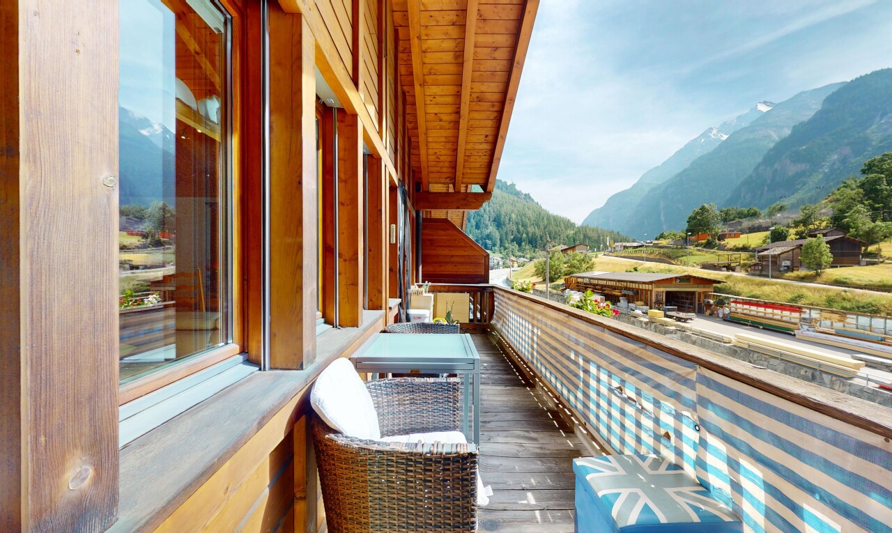Bright 4.5-Room Apartment with Mountain View - 11
