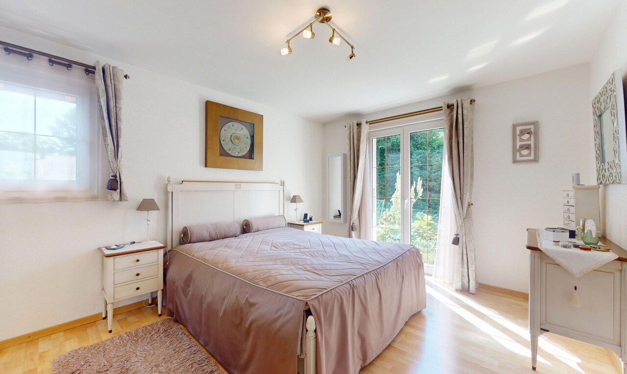 Exceptional house, large garden, and buildable plot! - 7