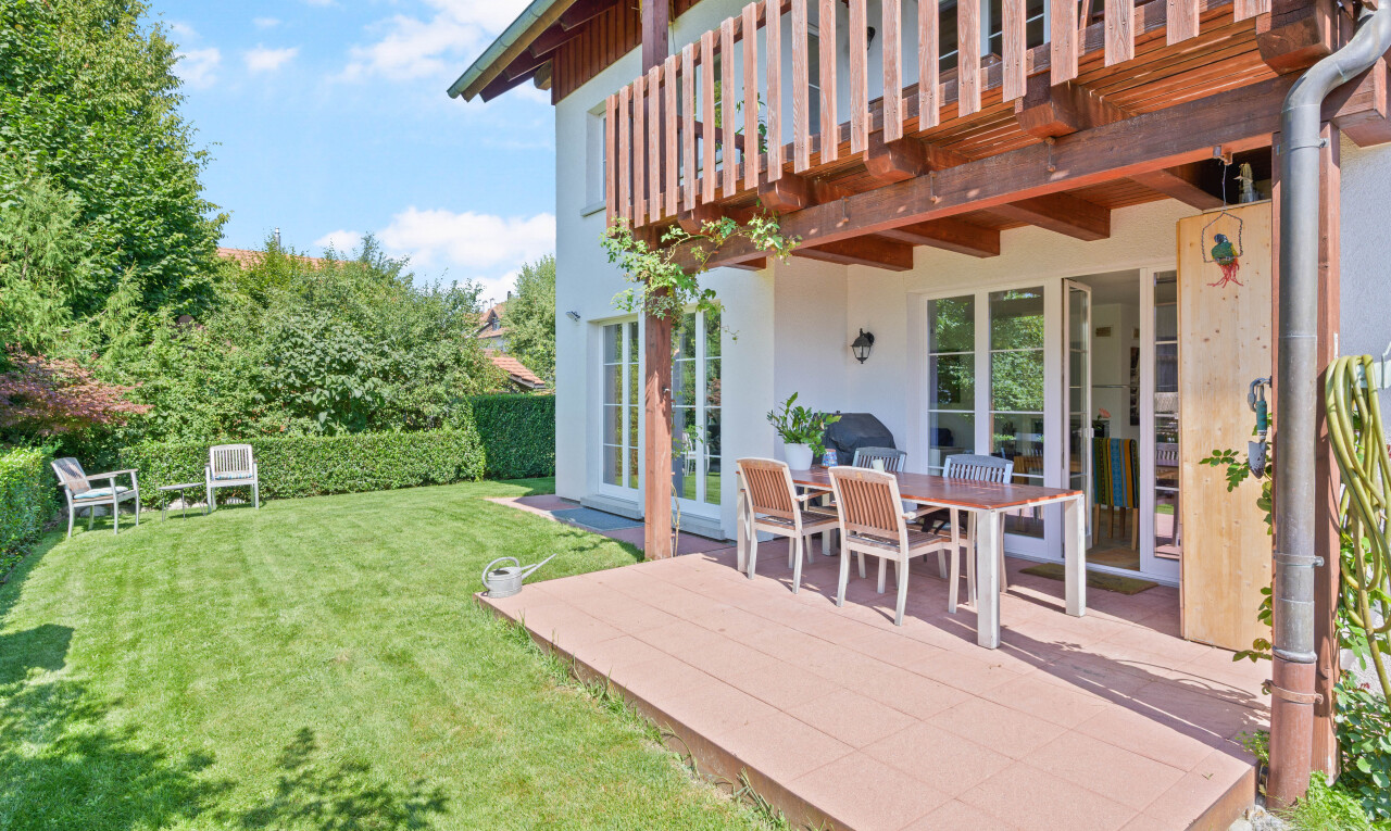 Grosszügiges, freistehendes Einfamilienhaus an idyllischer Lage - 1