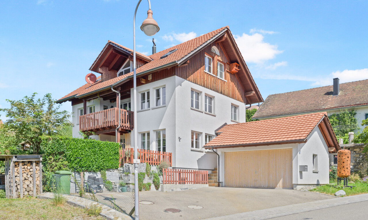 Grosszügiges, freistehendes Einfamilienhaus an idyllischer Lage - 2