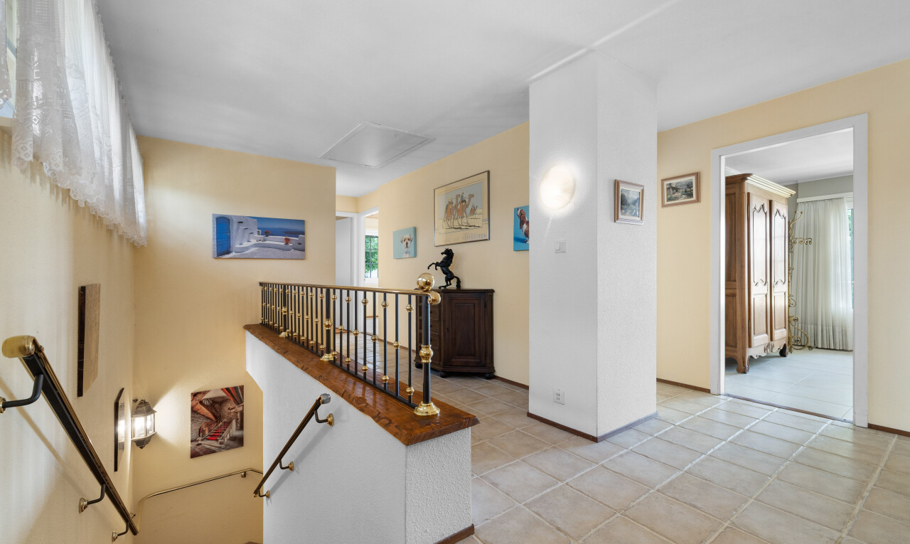 Grosszügiges Familienhaus mit Doppelgarage und 2'492 m² Garten - 6