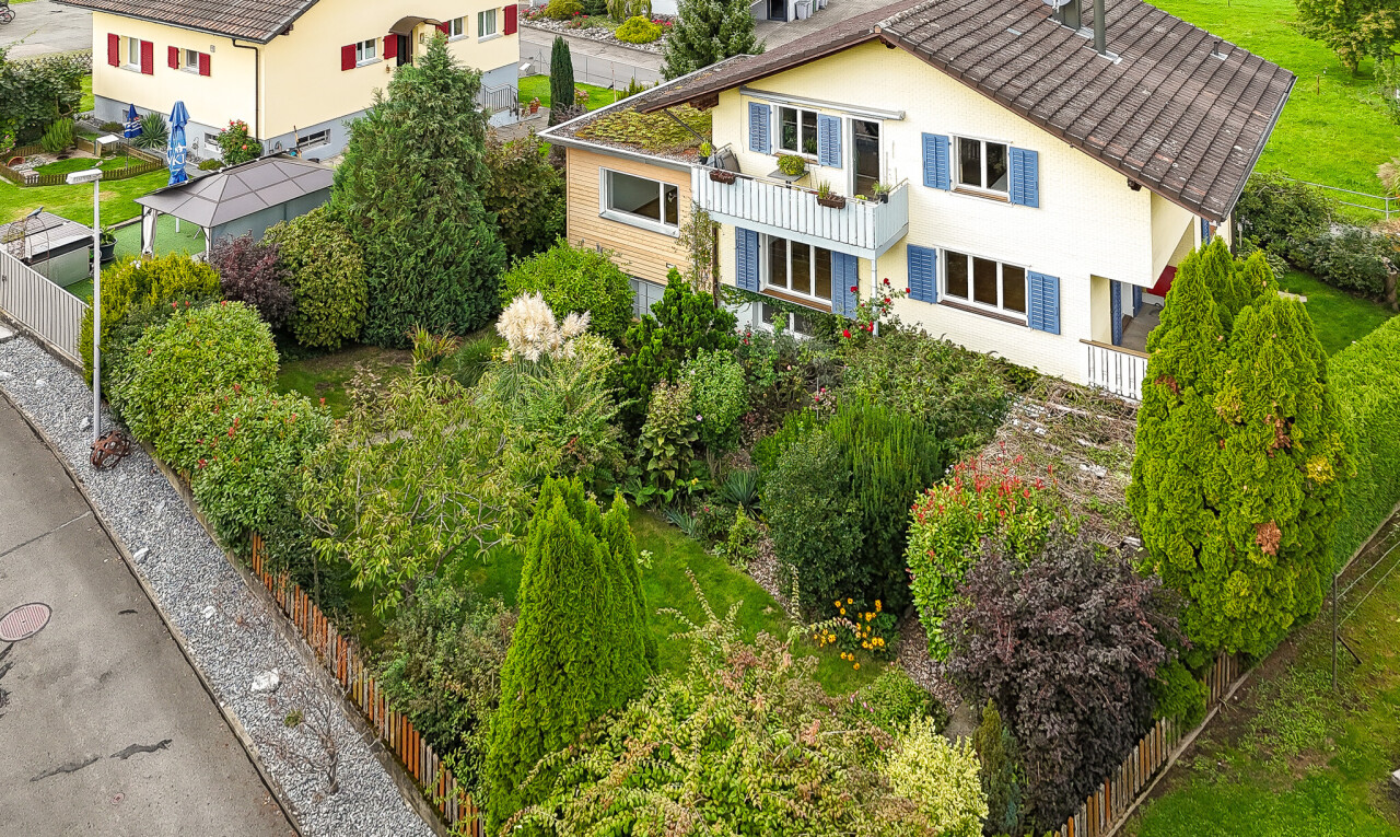 Einfamilienhaus mit Dachwohnung, ideal als 3-Generationenhaus - 1
