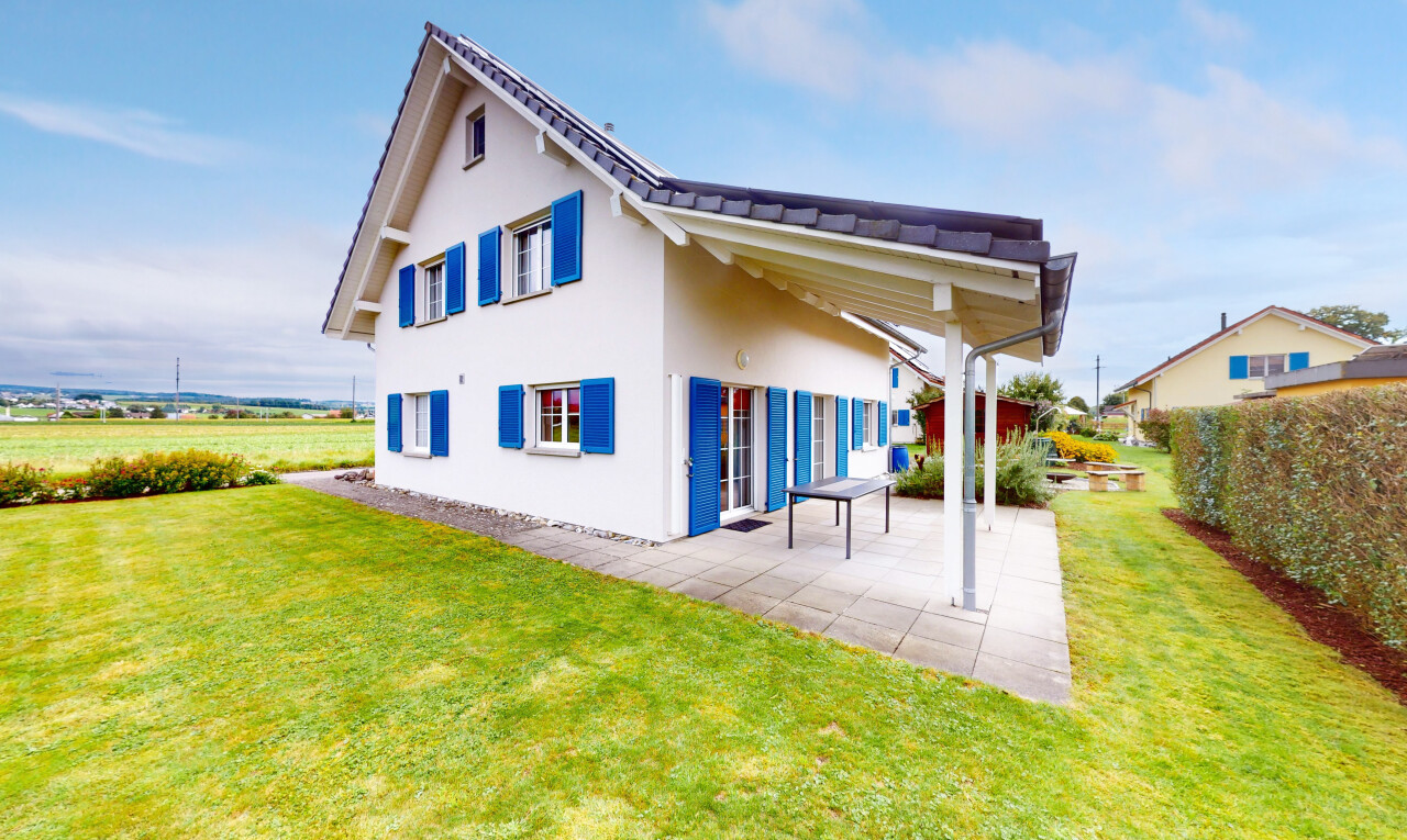 Einfamilienhaus in Bonau – viel Platz, Garten & Aussicht - 0
