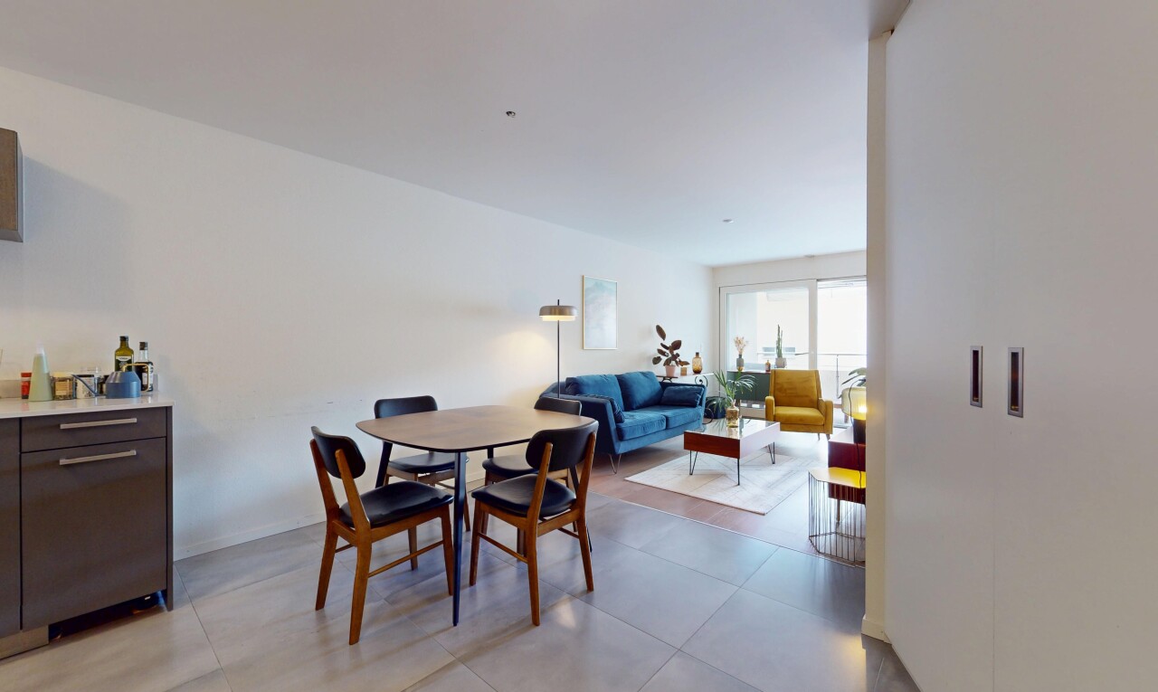 Bright Apartment with Balcony, Close to Downtown - 2