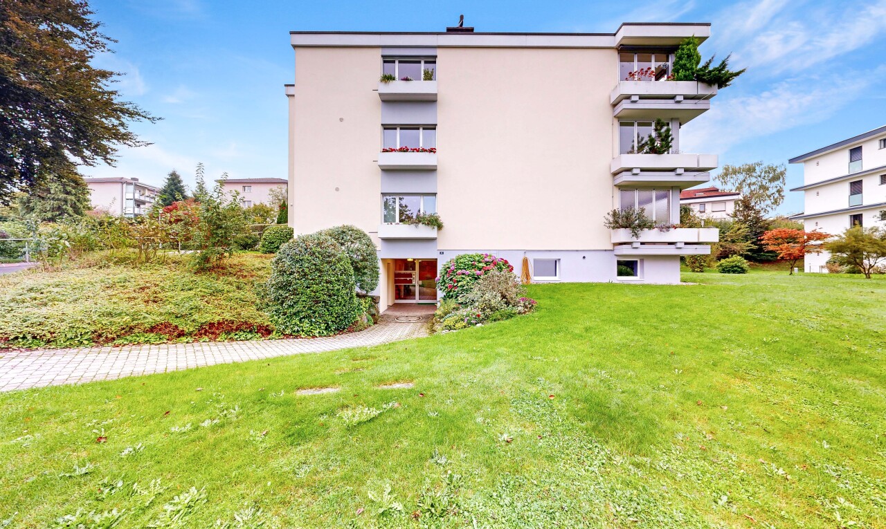 Attraktive 4.5-Zimmer-Wohnung mit Balkon an ruhiger Lage in Widen - 0