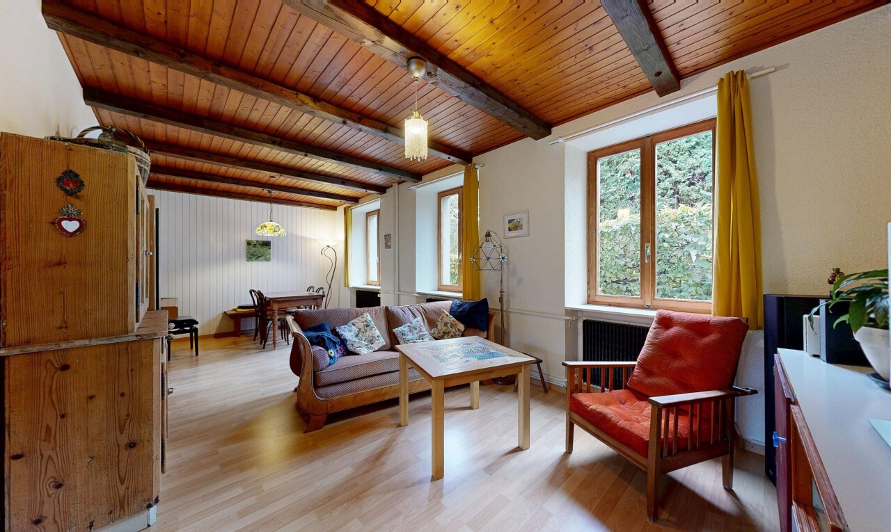Renoviertes Familienhaus mit Garten und privater Garage - 2
