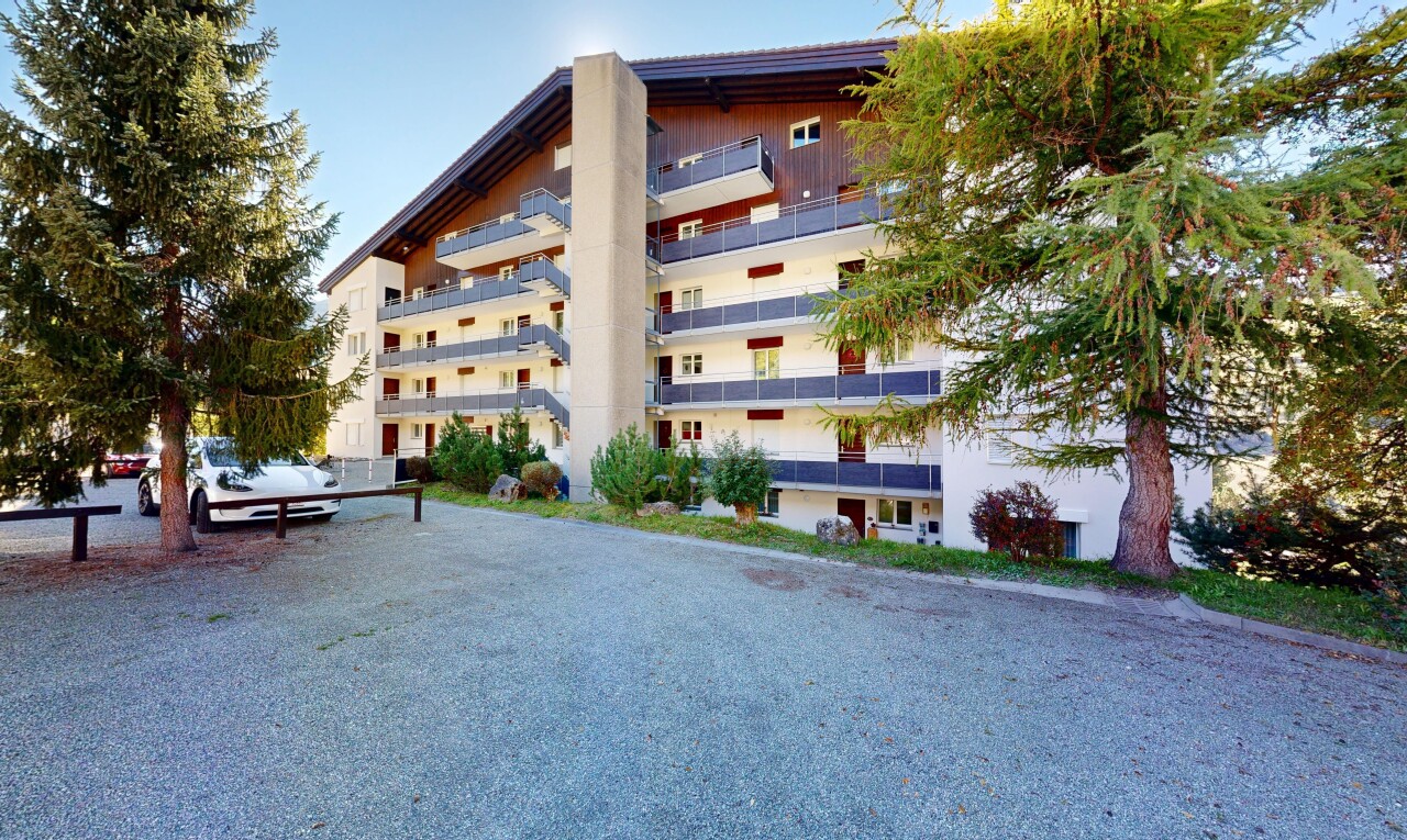 2.5-Zimmer-Wohnung mit Balkon und Bergsicht in Cunter - 0