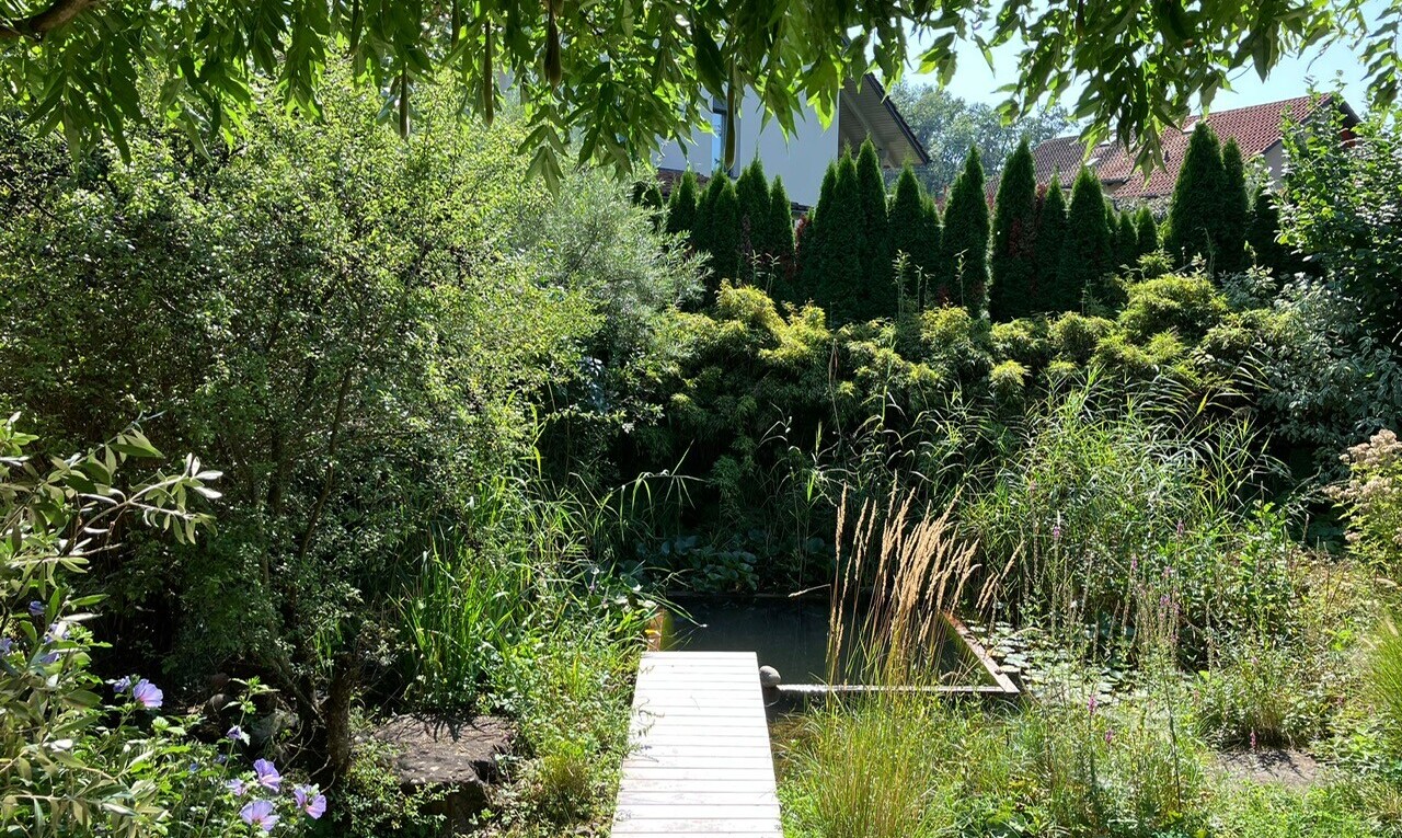 5-Zimmer-Eckhaus mit Schwimmteich, Pergola und Privatsphäre - 0