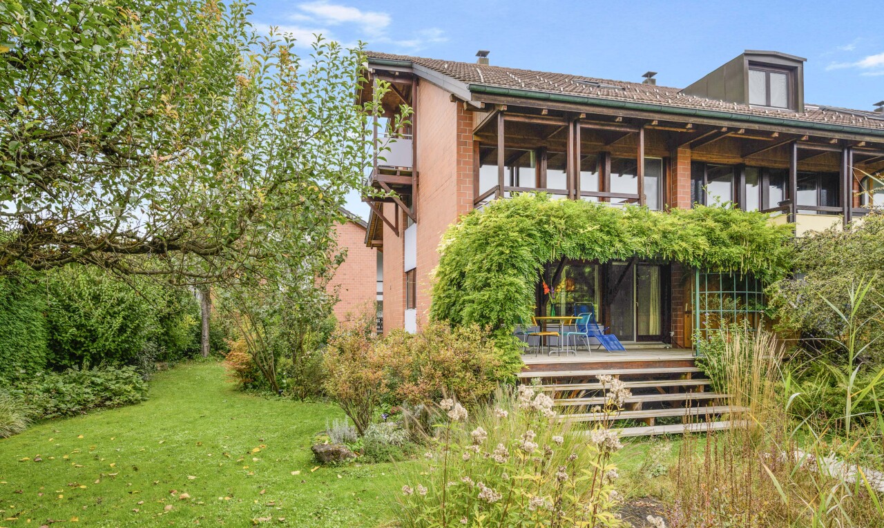5-Zimmer-Eckhaus mit Schwimmteich, Pergola und Privatsphäre - 1