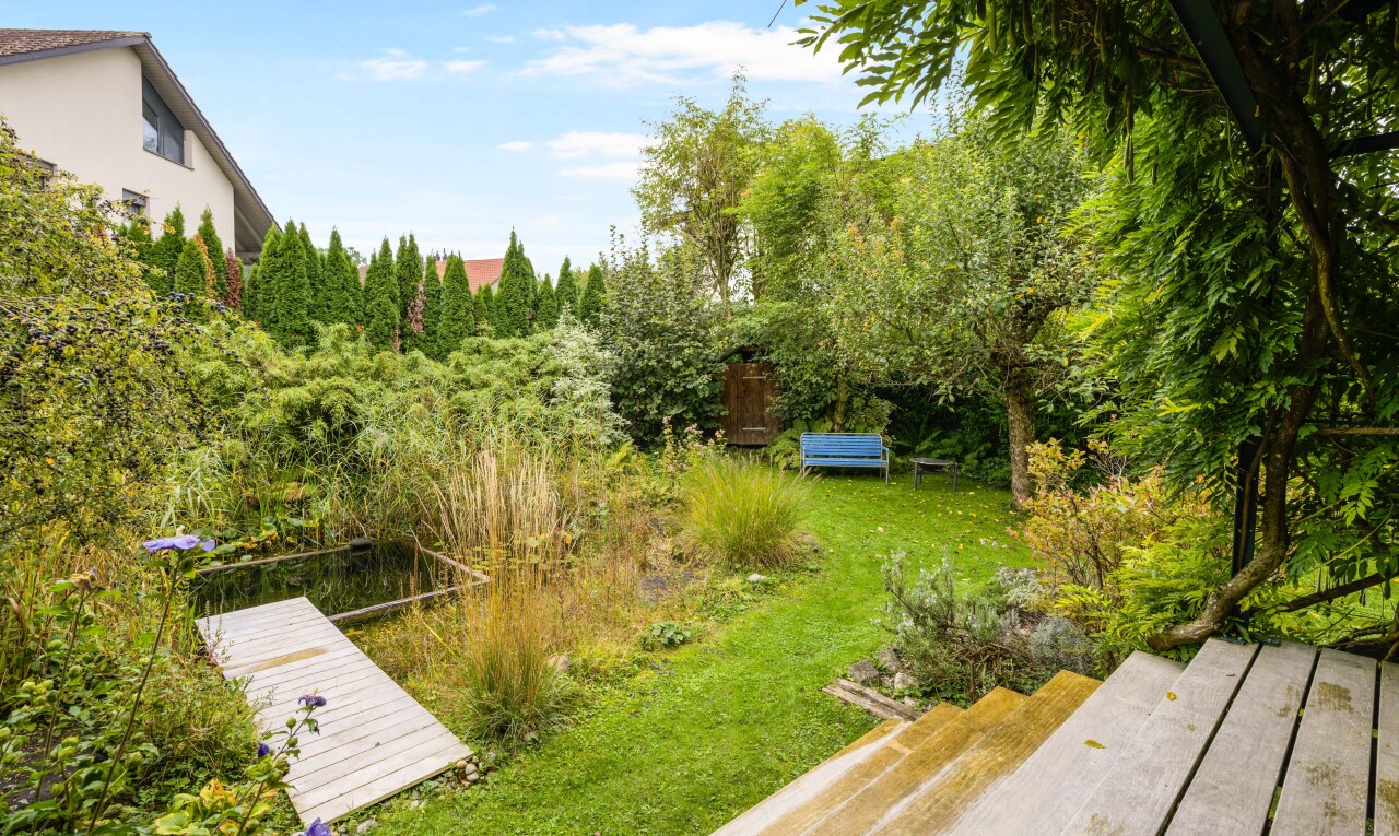 5-Zimmer-Eckhaus mit Schwimmteich, Pergola und Privatsphäre - 2
