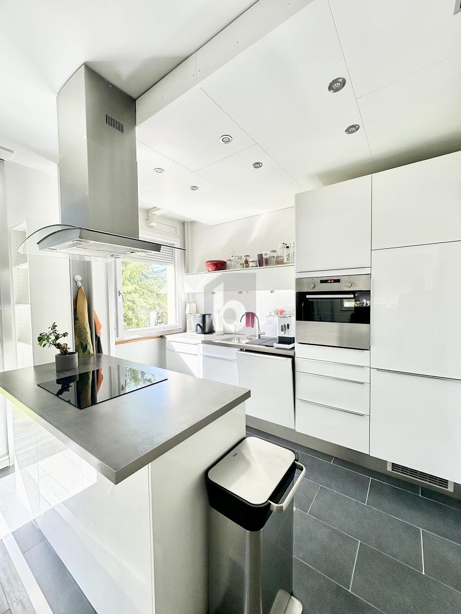 MODERNE, ENTIÈREMENT RÉNOVÉ ET LUMINEUX - 0
