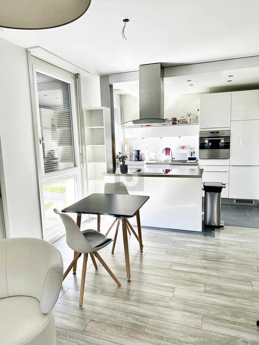 MODERNE, ENTIÈREMENT RÉNOVÉ ET LUMINEUX - 1