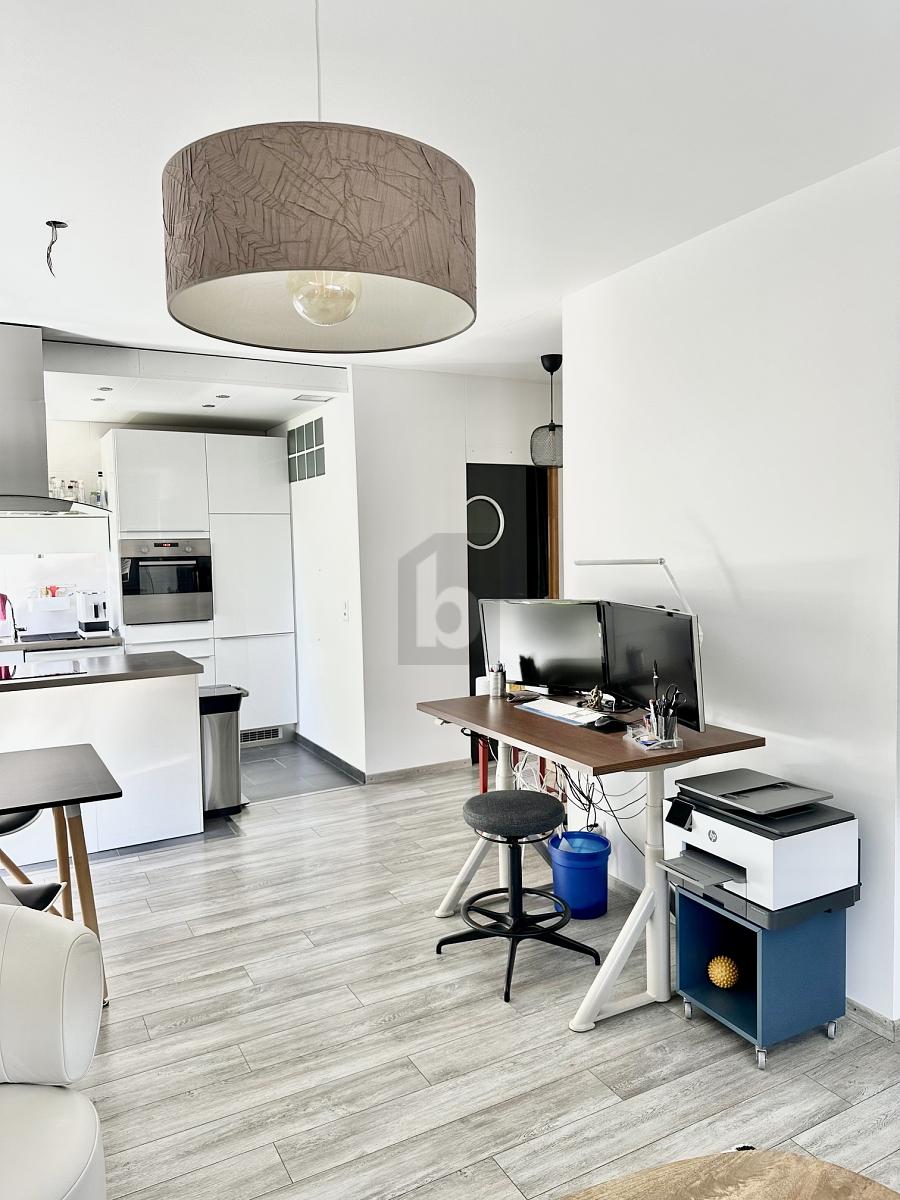 MODERNE, ENTIÈREMENT RÉNOVÉ ET LUMINEUX - 3