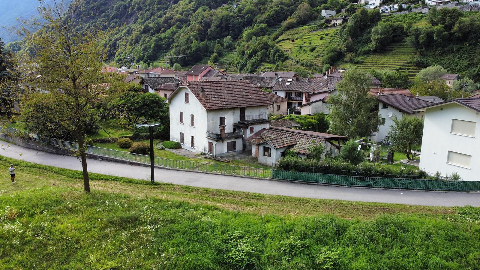 VECCHIA PROPRIETÀ TIPICA NEL SUD DELLA MESOLCINA - 1