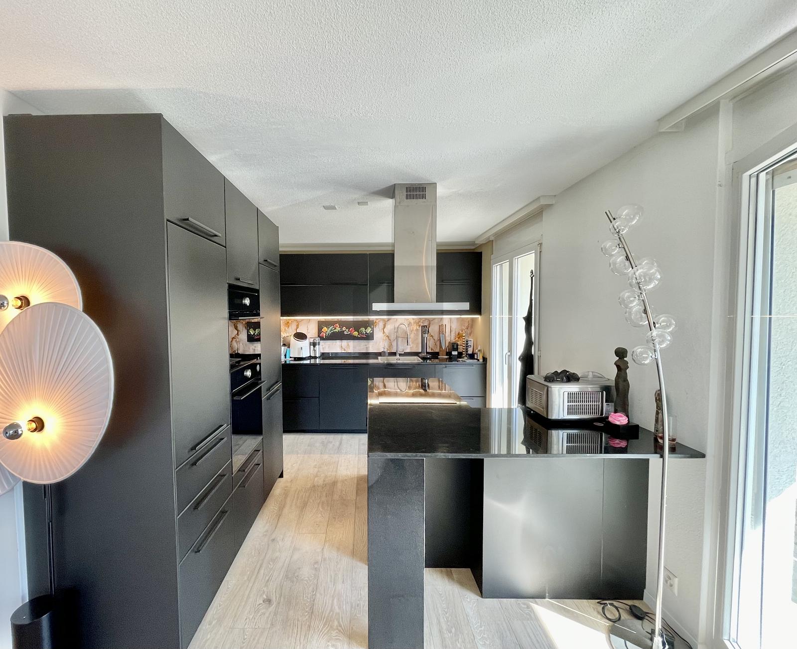 MAGNIFIQUE RÉNOVÉ AVEC MATÉRIAUX DE STANDING - 3
