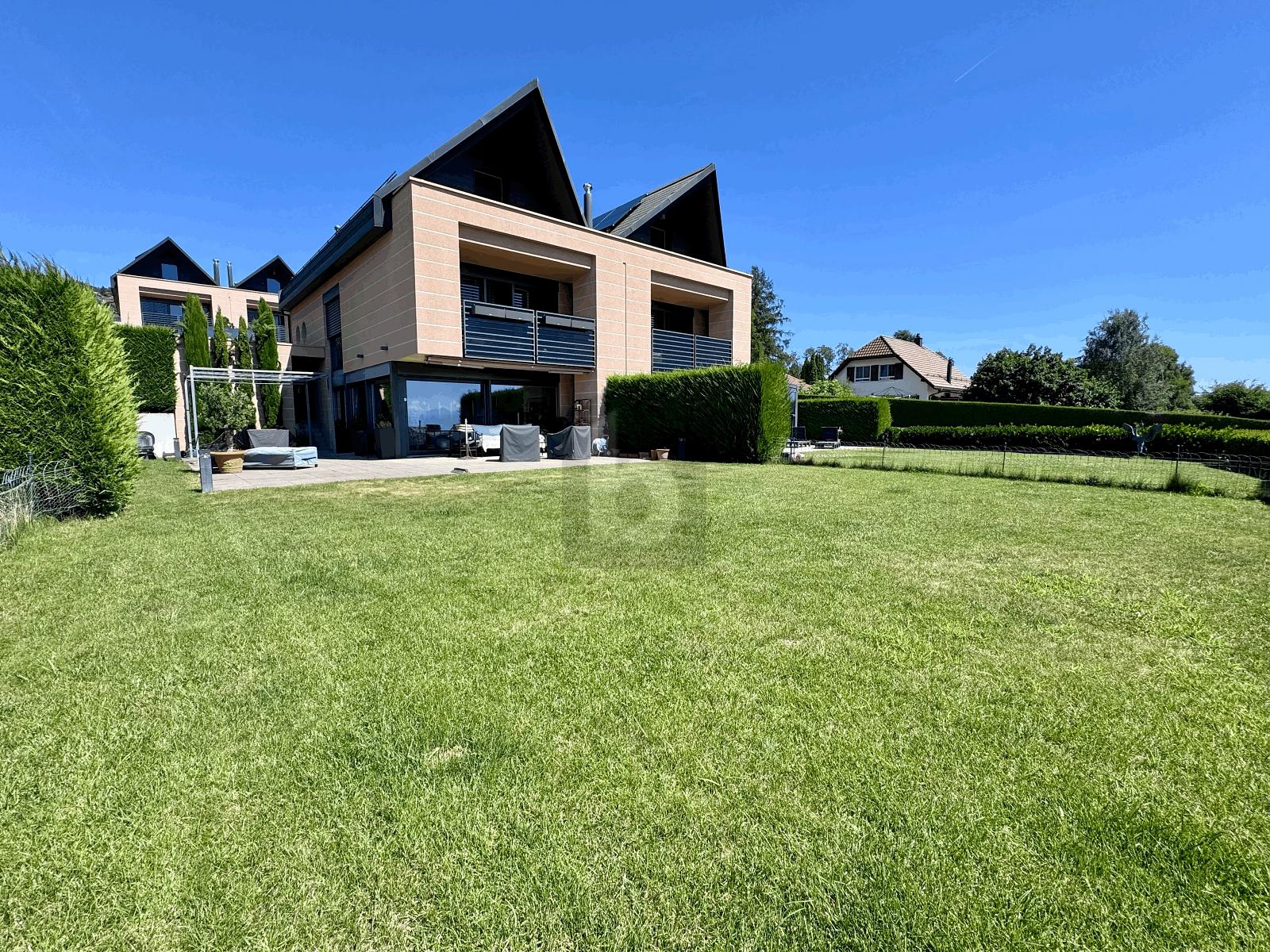 VILLA MODERNE AVEC MAGNIFIQUE VUE LAC - 1