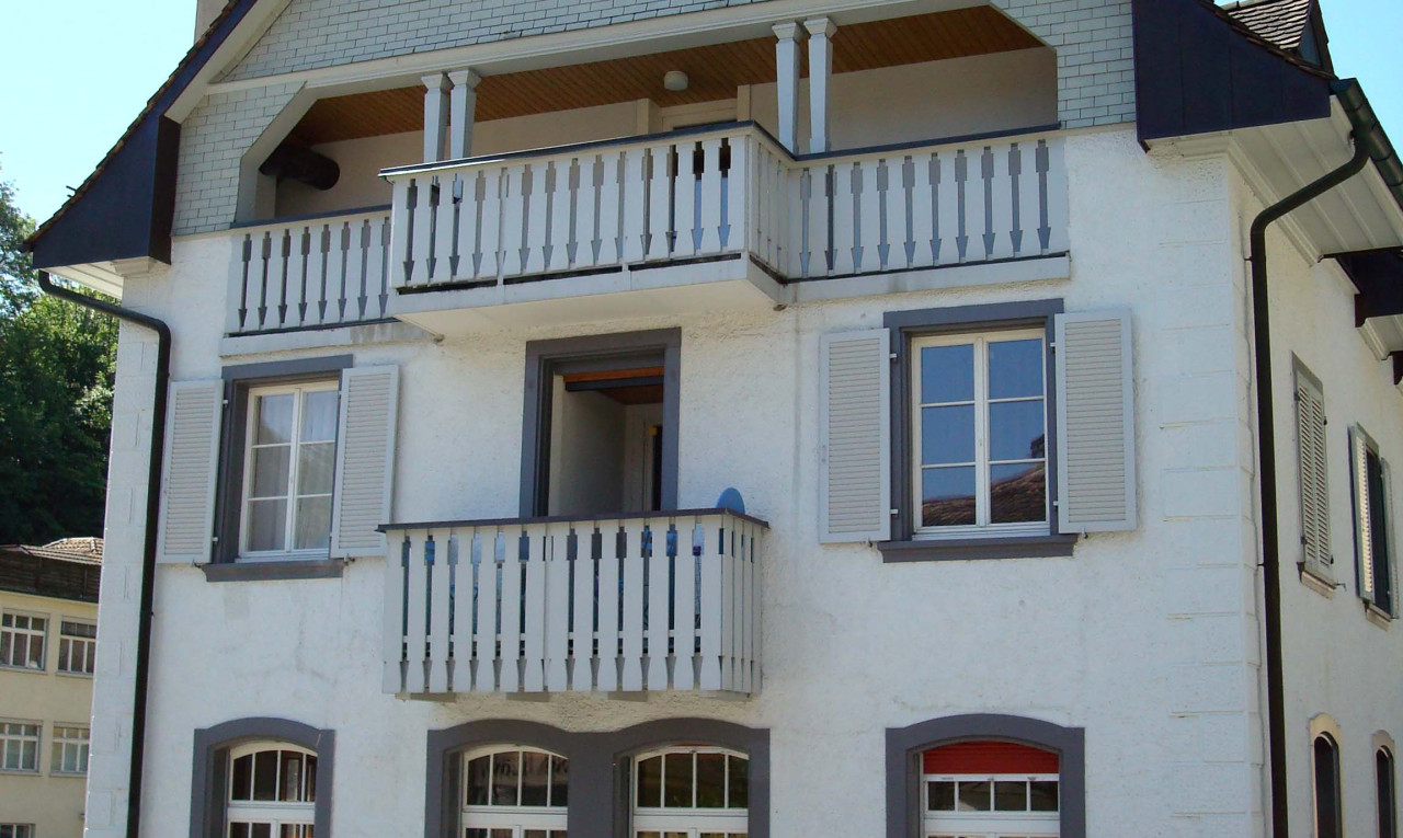 Vollvermietetes Mehrfamilienhaus mit Garage und Aussenparkplätzen - 1