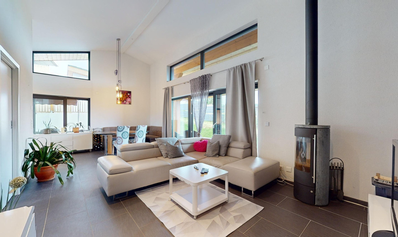 Modernes Haus mit Garten und Pool in einer grünen Umgebung - 1
