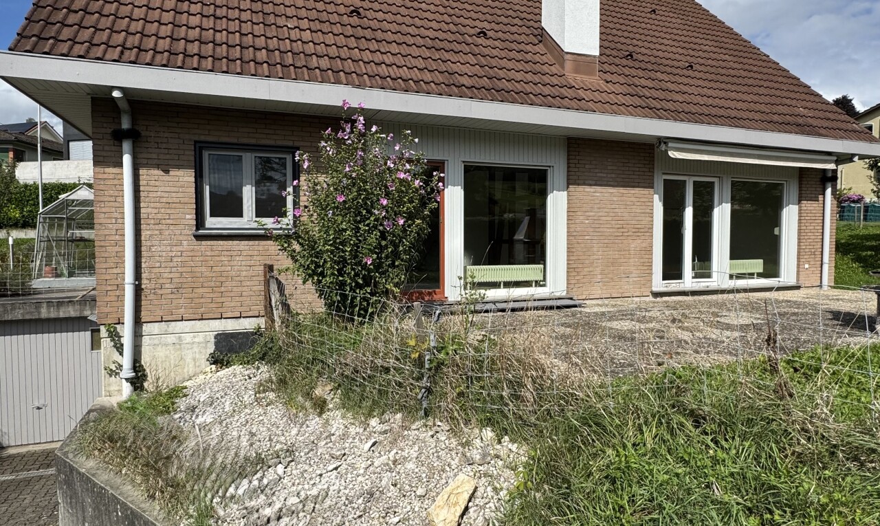 Charming Family Home with Garden and Ample Space in Magden - 0