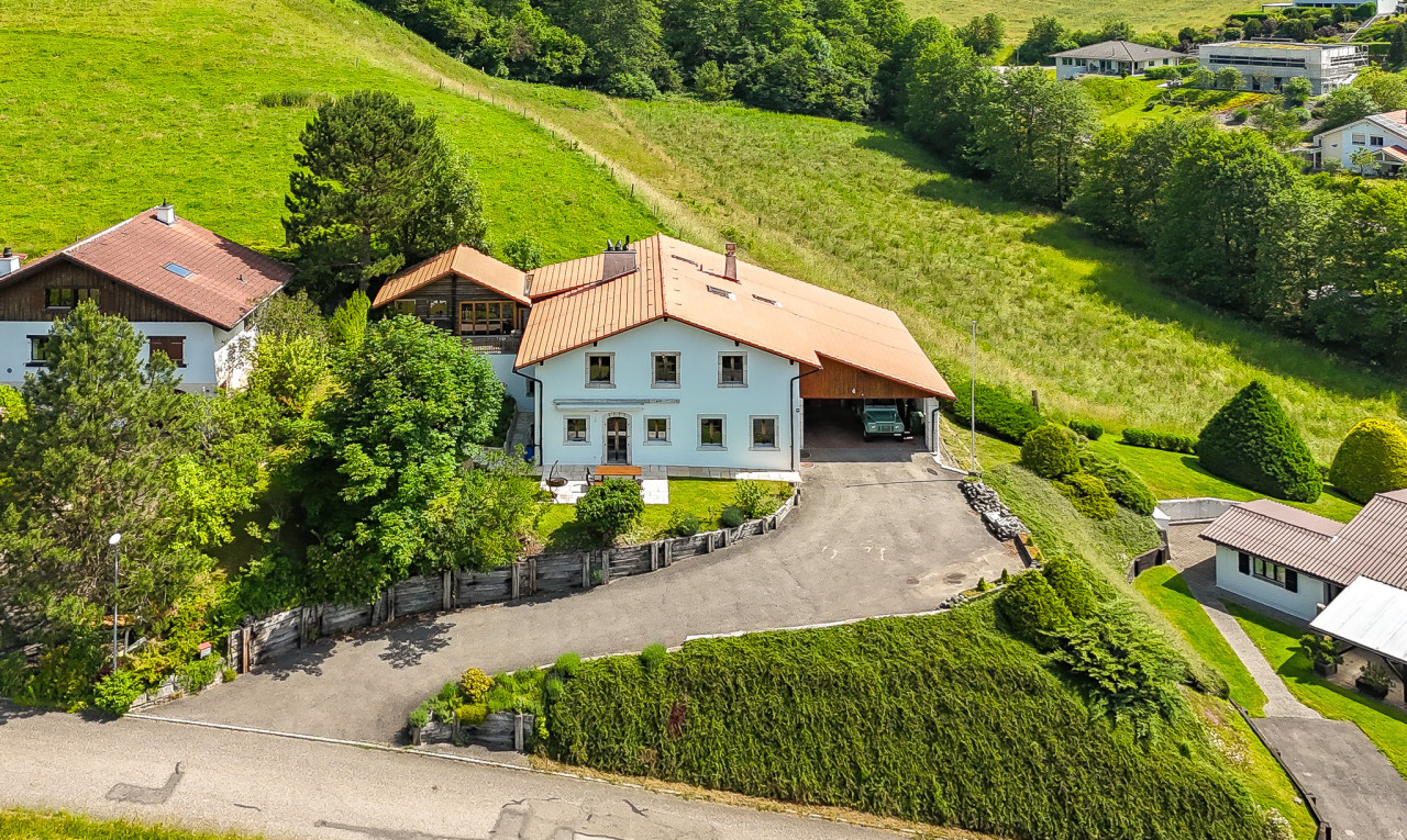 Wunderschönes Charakterobjekt mit Panoramablick auf die Landschaft - 1