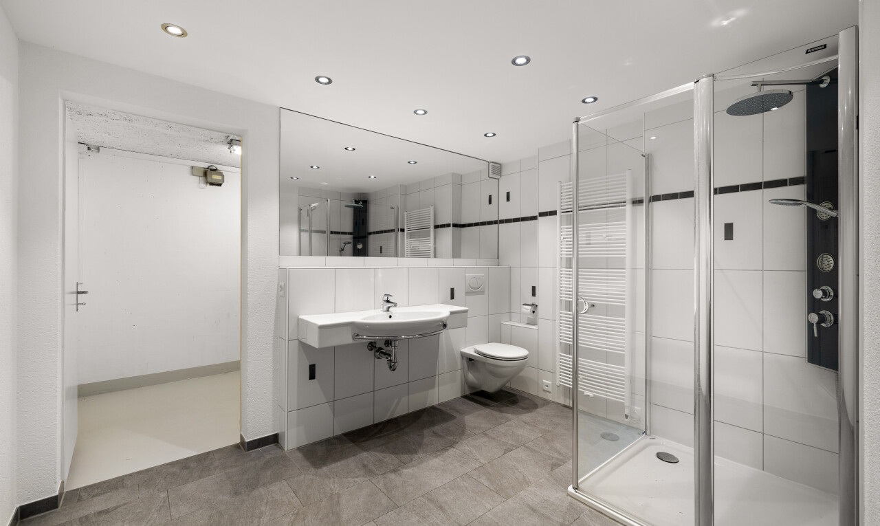 Wunderschöne 7.5-Zimmer Doppelhaushälfte im Grünen - 6