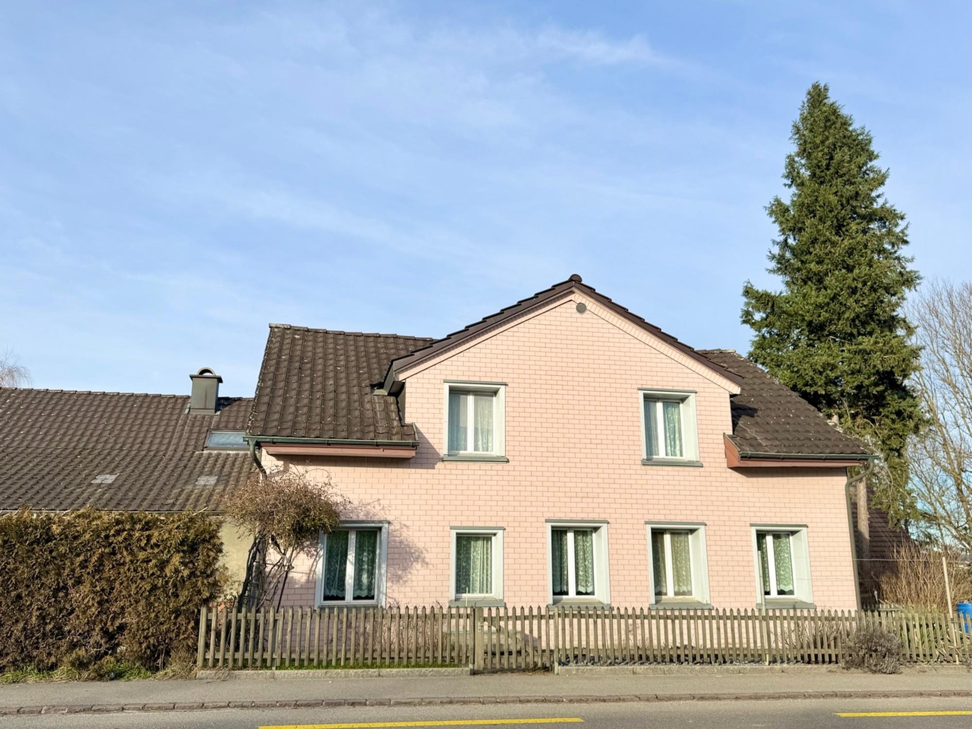 Great potential - two-family house with building plot - 0