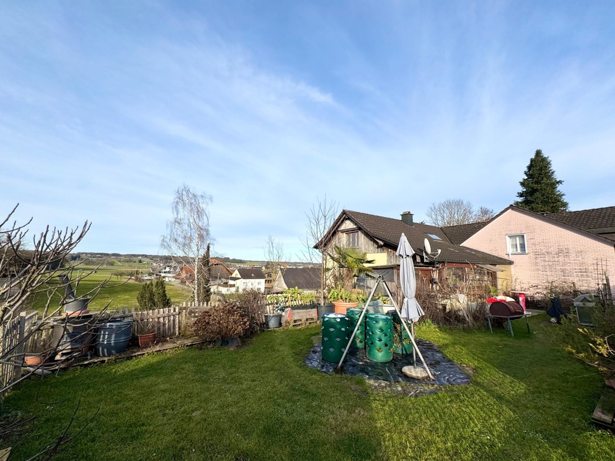 Great potential - two-family house with building plot - 1