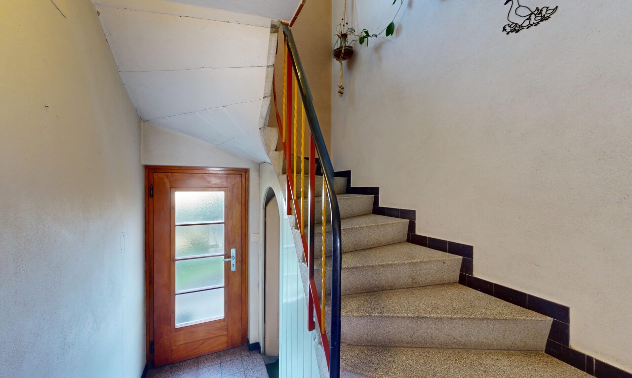 Charmantes Zweifamilienhaus mit grosszügigem Umschwung - 8
