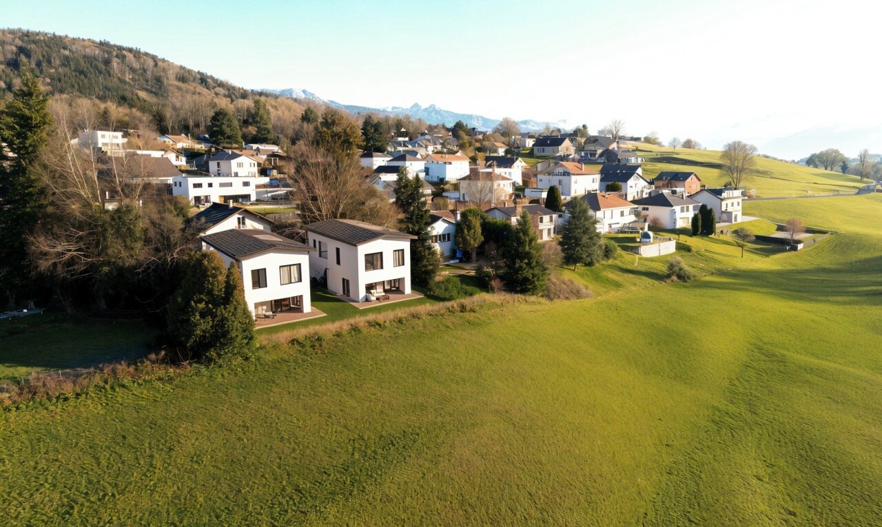 NEUES EINZELFAMILIENHAUS: RAUM, LICHT UND QUALITÄT IN ATTALENS - 1