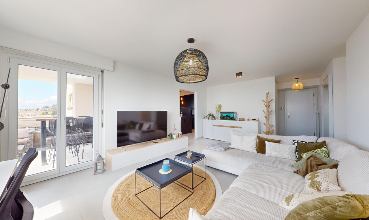 Atemberaubender Seeblick – Renovierte Wohnung, ideal für Rendite - 0
