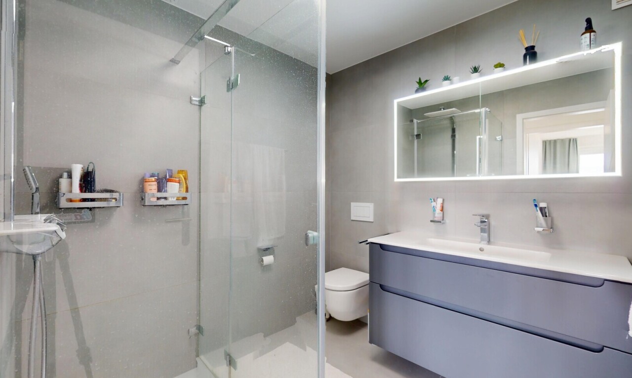 Atemberaubender Seeblick – Renovierte Wohnung, ideal für Rendite - 6