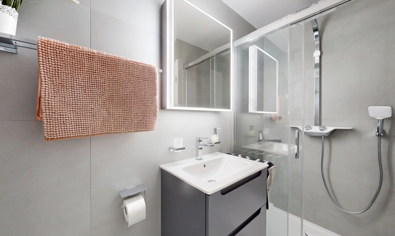 Atemberaubender Seeblick – Renovierte Wohnung, ideal für Rendite - 9