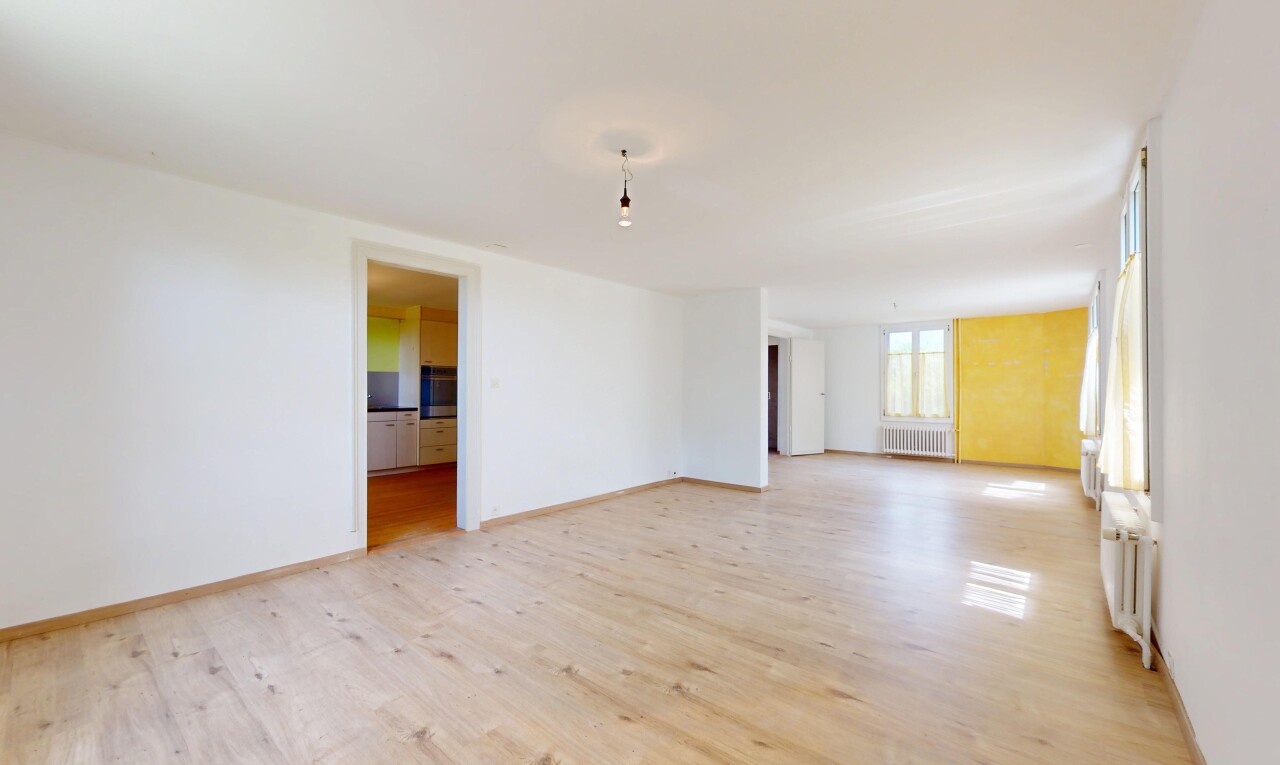 Zweifamilienhaus im Grünen mit 400 m² gewerblich nutzbarem Schuppen - 4