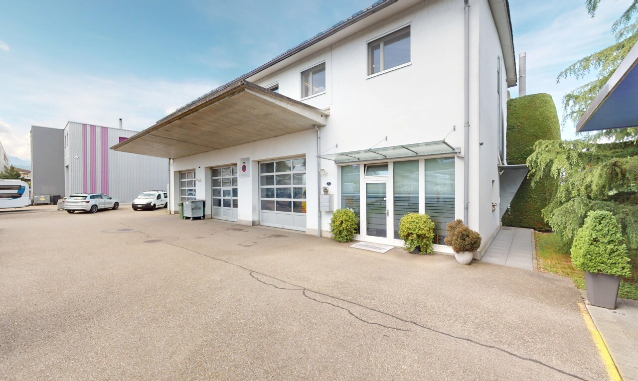 Attraktives Wohn- und Geschäftshaus mit stilvoller Wohnung - 2