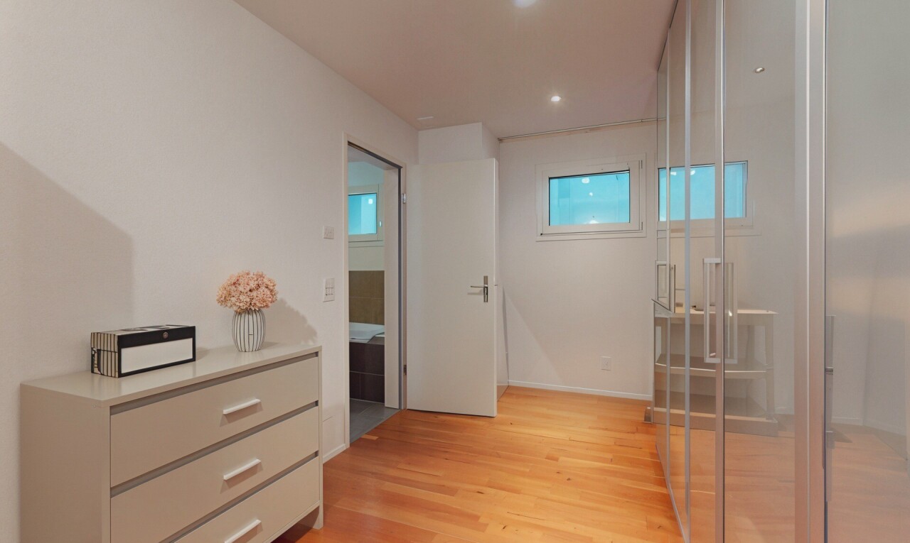 Exklusive 5-Zimmer-Terrassenwohnung mit grosszügigem Garten - 8