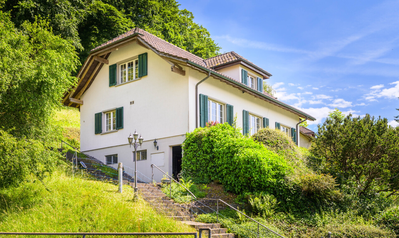 Grosszügiges Einfamilienhaus mit Weitblick und traumhaftem Garten - 1