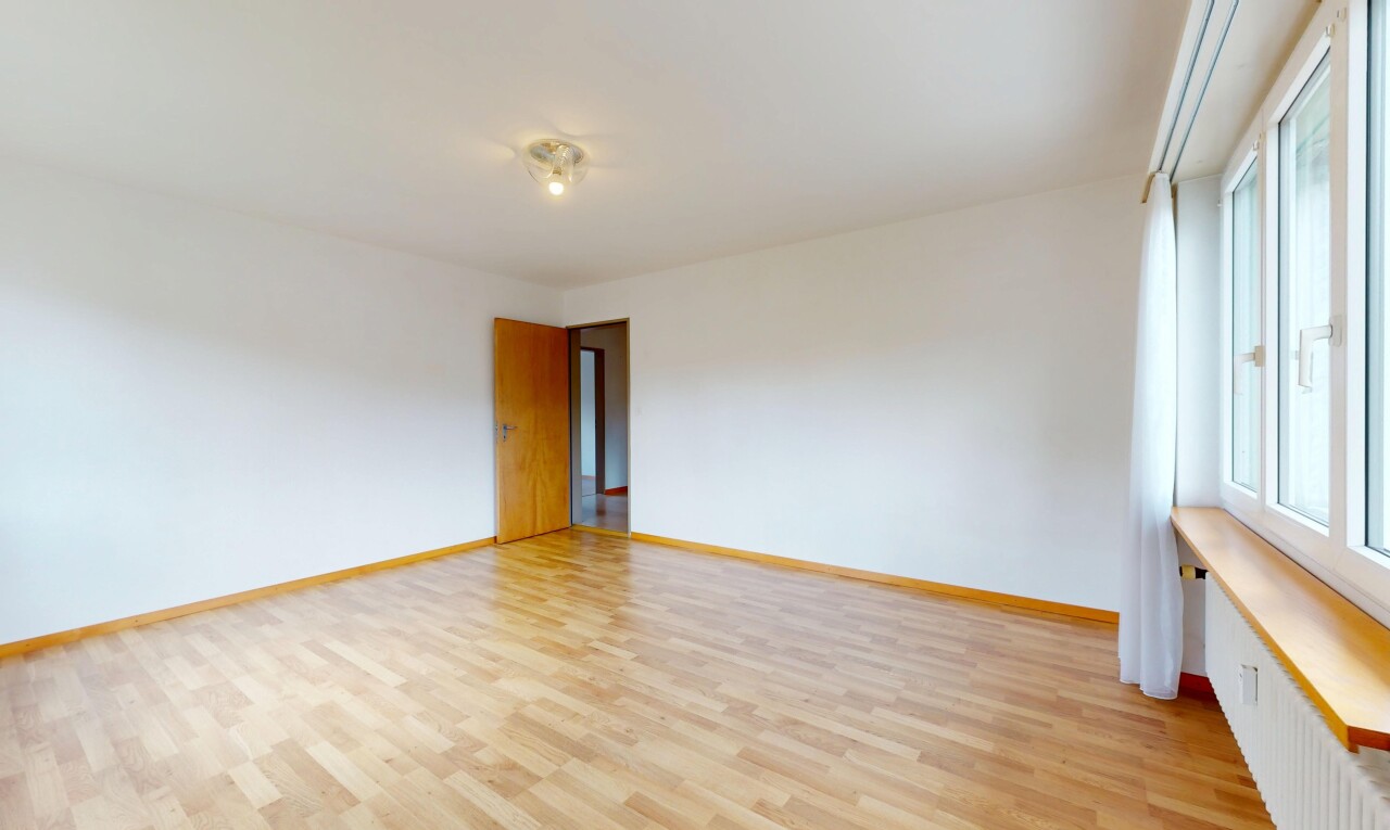 Praktische 4-Zimmer-Wohnung mit Balkon in der Nähe des Dorfplatzes - 6