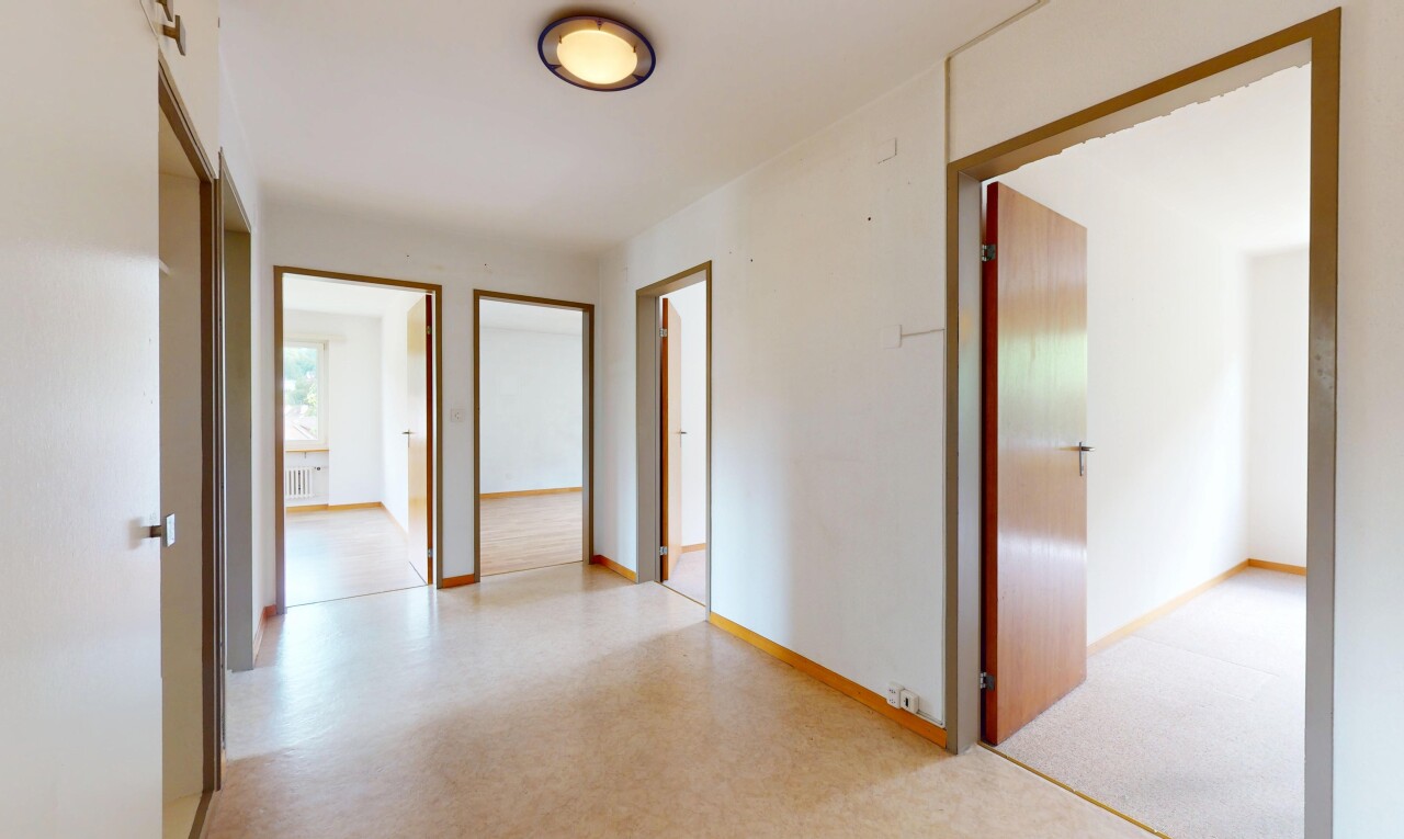 Praktische 4-Zimmer-Wohnung mit Balkon in der Nähe des Dorfplatzes - 8