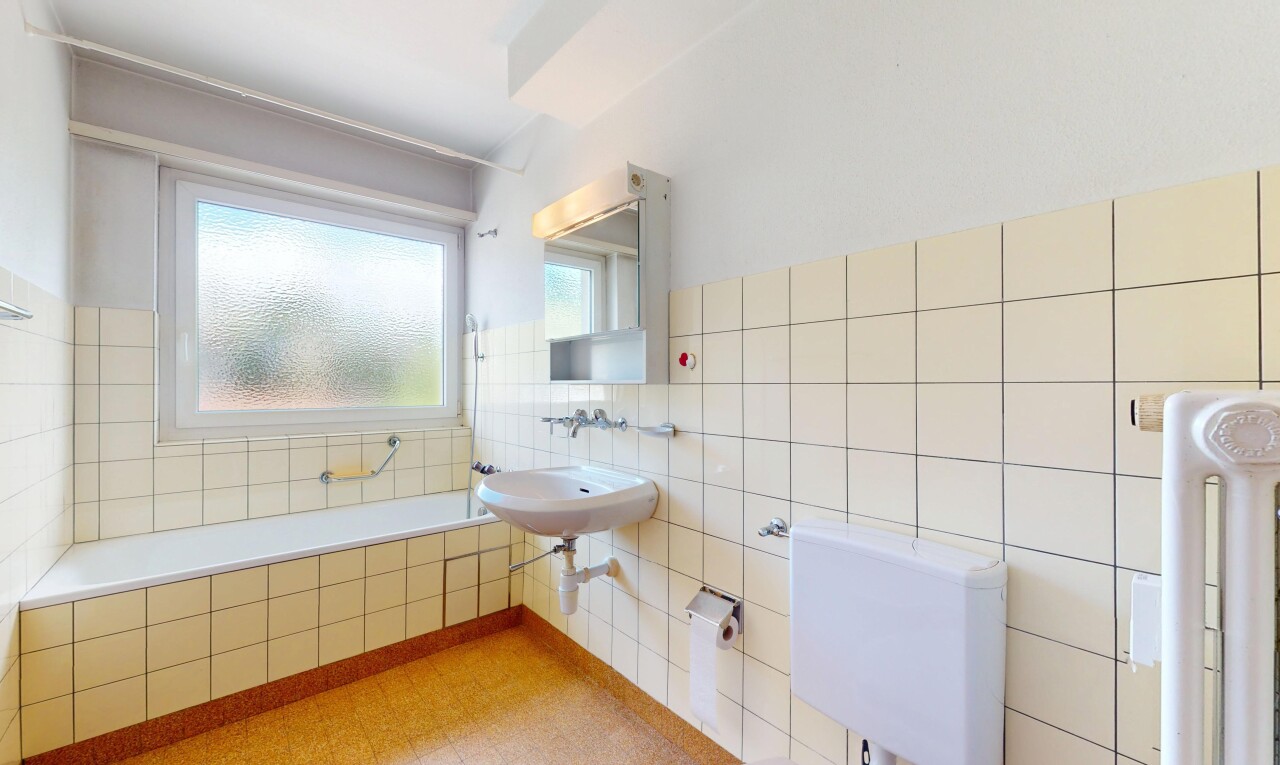 Praktische 4-Zimmer-Wohnung mit Balkon in der Nähe des Dorfplatzes - 9