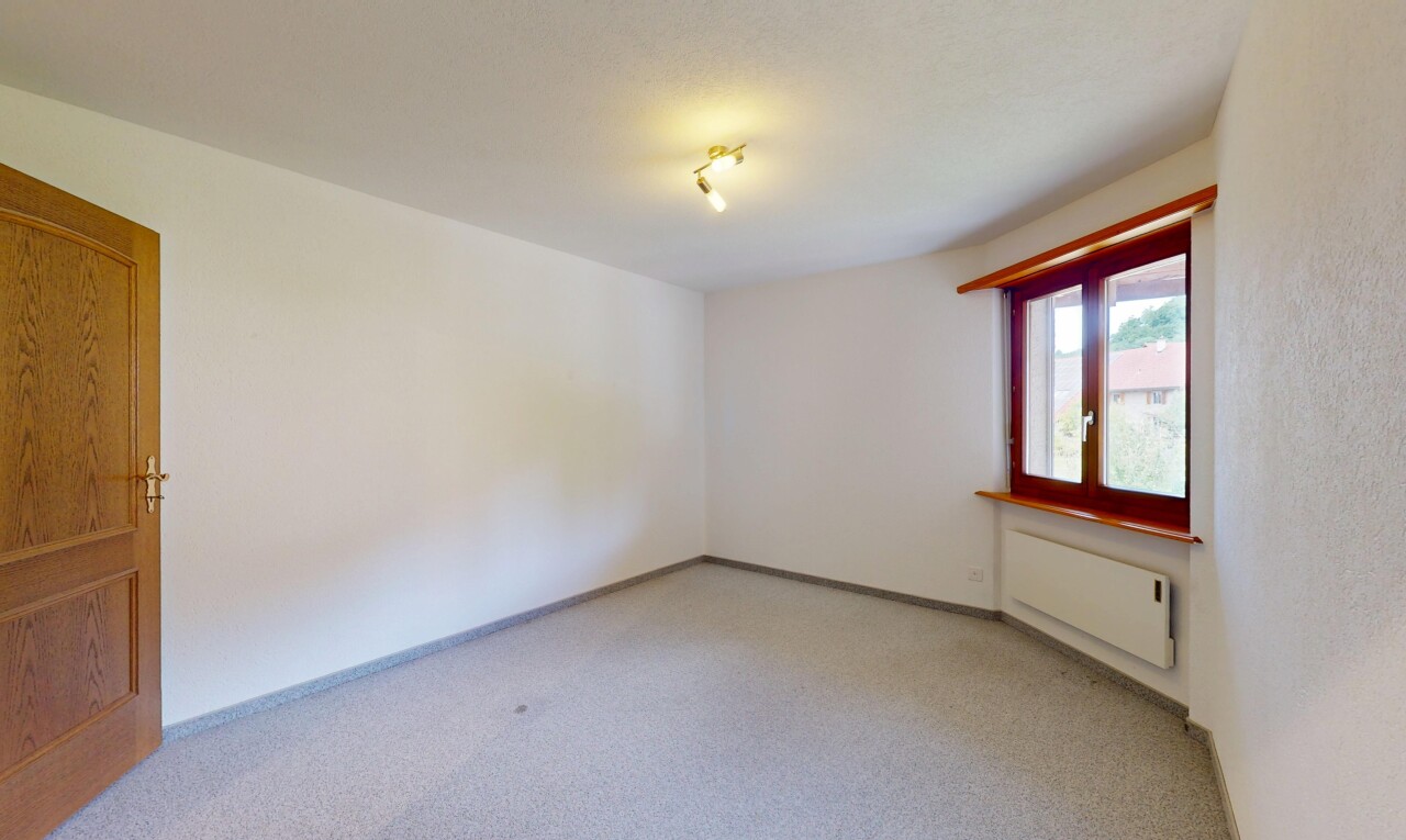 Helle 4.5-Zi.-Wohnung mit Aussicht, Cheminée und zwei Parkplätzen - 4