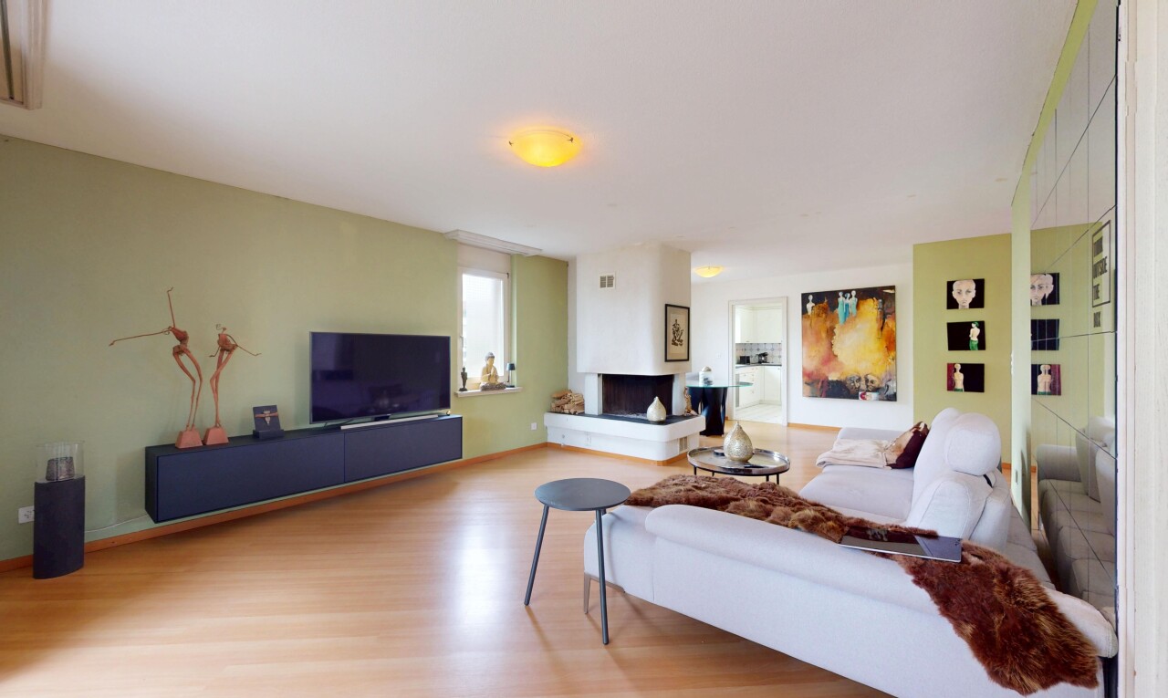 Wohngenuss mit Stil - 4.5-Zimmerwohnung mit Kamin, Terrasse & Loggia - 2
