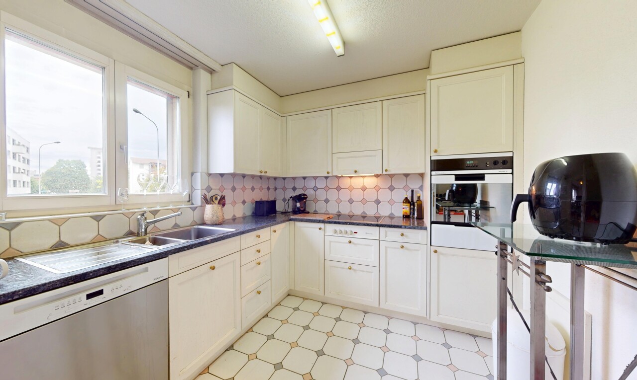 Wohngenuss mit Stil - 4.5-Zimmerwohnung mit Kamin, Terrasse & Loggia - 3