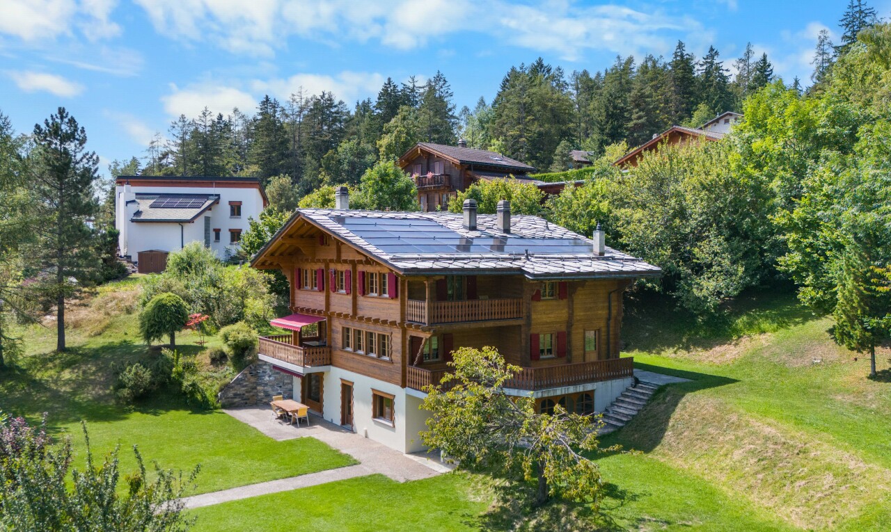 Prestigiöses Chalet in Crans-Montana mit Einliegerwohnung - 0