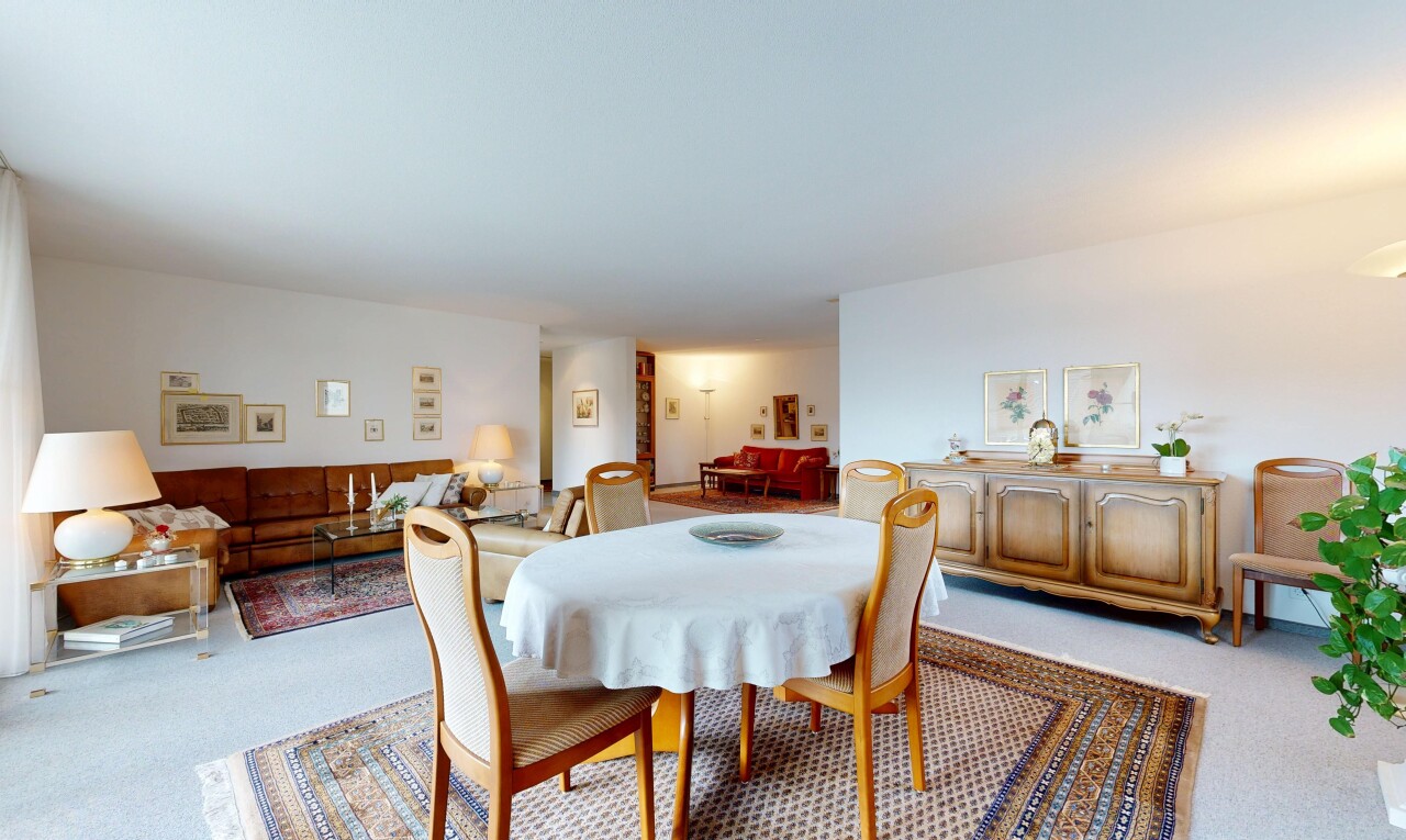 Grosszügige und helle Wohnung an top Lage - 1